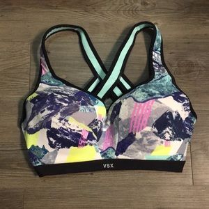 🆚Victoria’s Secret Strappy Back Sports Bra🆚